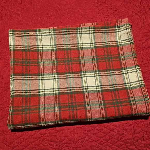 Christmas Plaid Tablecloth Ralph Lauren Vibes L👀K Unbranded 64" x 49" - Picture 6 of 10
